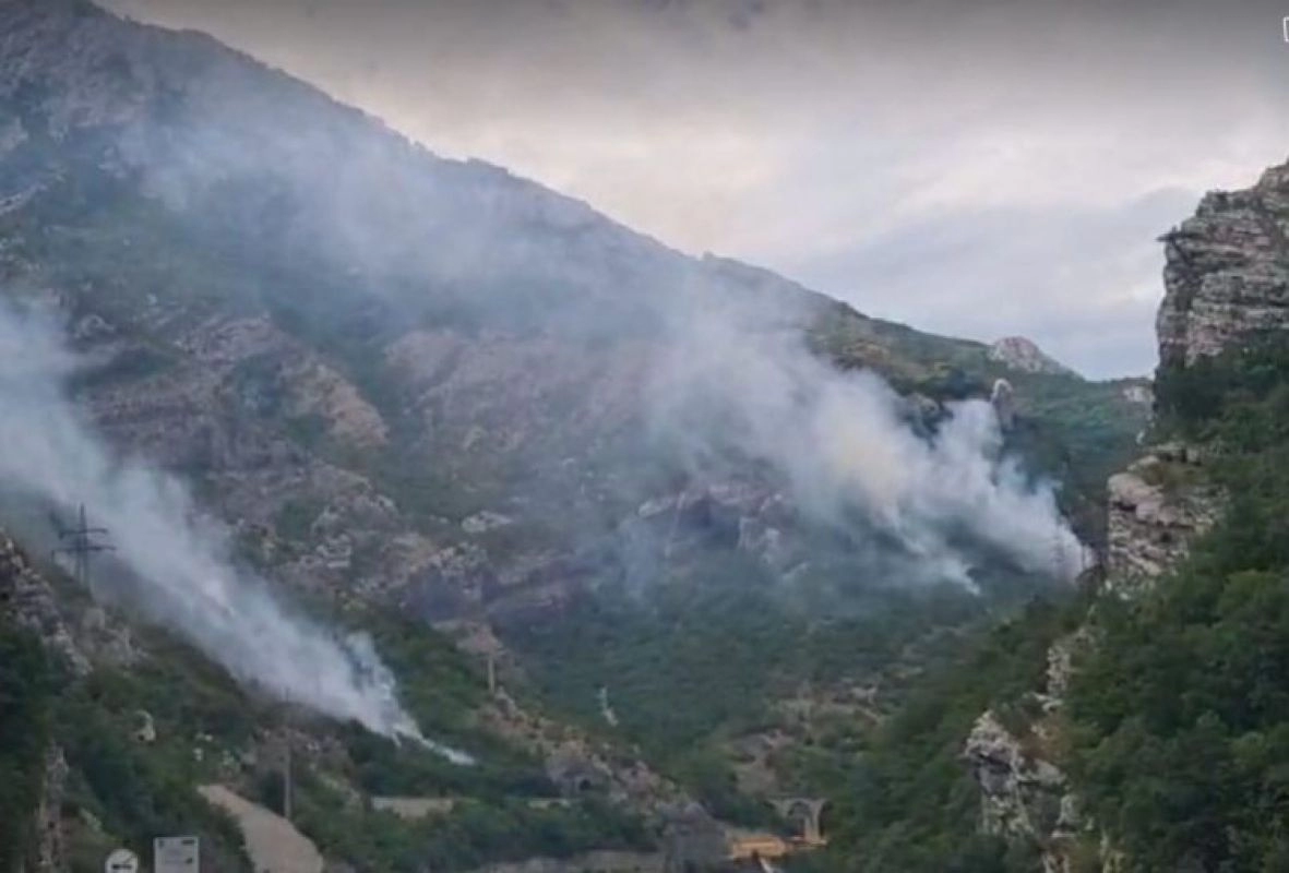 Zbog požara kod Jablanice zatražena pomoć helikoptera Oružanih snaga BiH